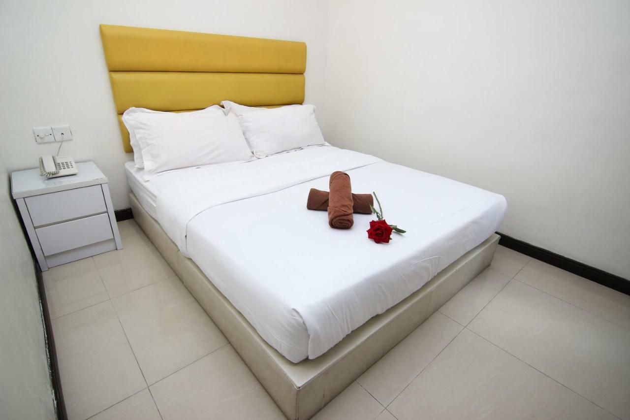 Rose Cottage Hotel Bandar Seri Alam Johor Bahru Exteriör bild